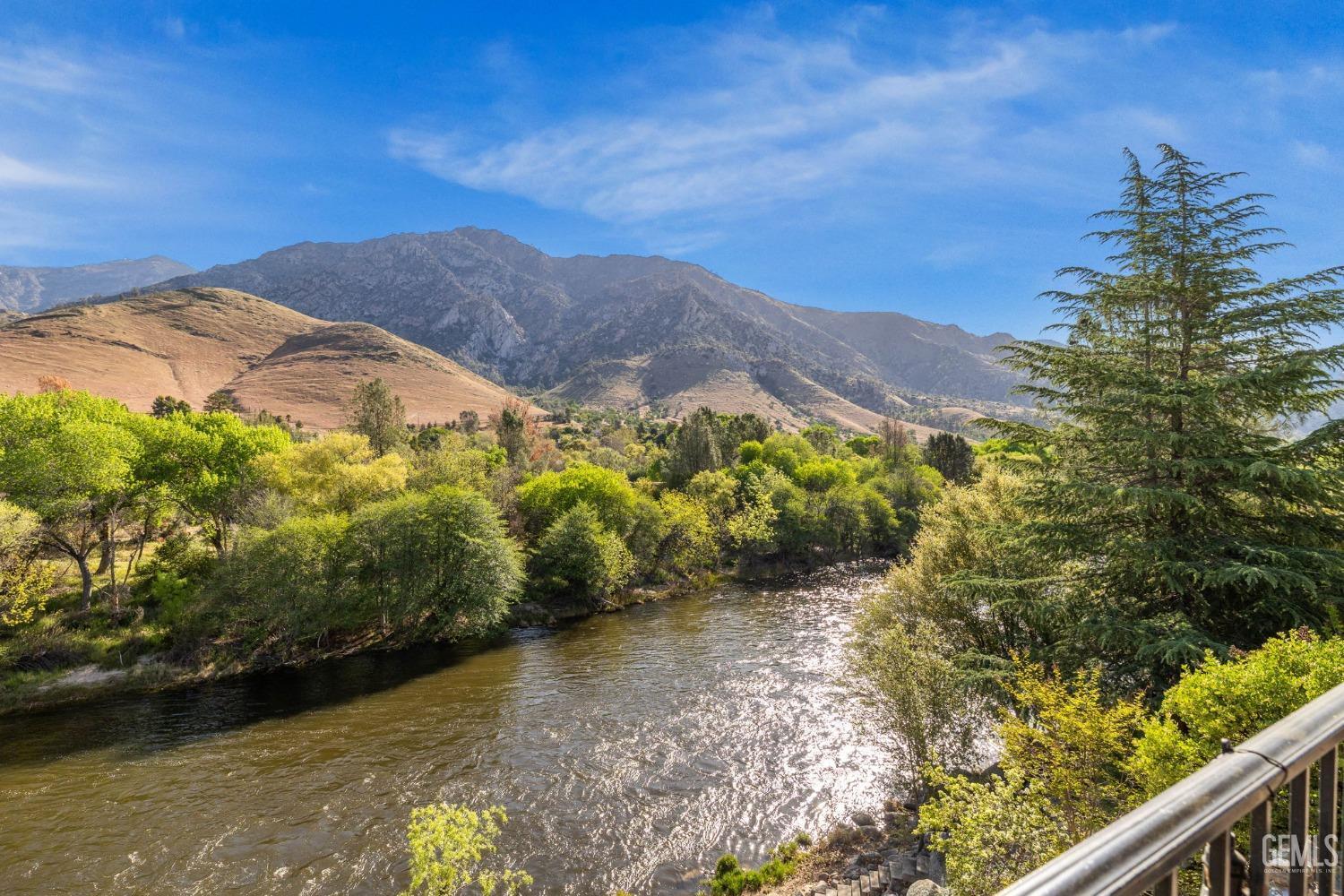 Kernville, California, 93238, United States, 4 Bedrooms Bedrooms, ,3 BathroomsBathrooms,Residential,For Sale,1941989