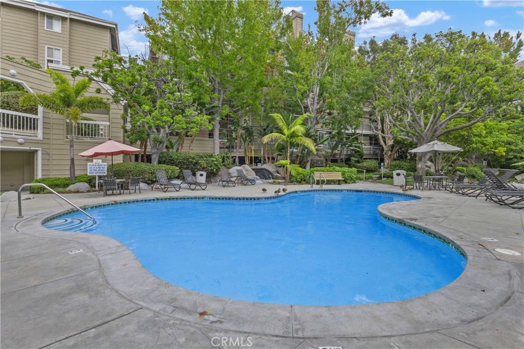 Huntington Beach, California, 92646, United States, 2 Bedrooms Bedrooms, ,2 BathroomsBathrooms,Residential,For Sale,1939014