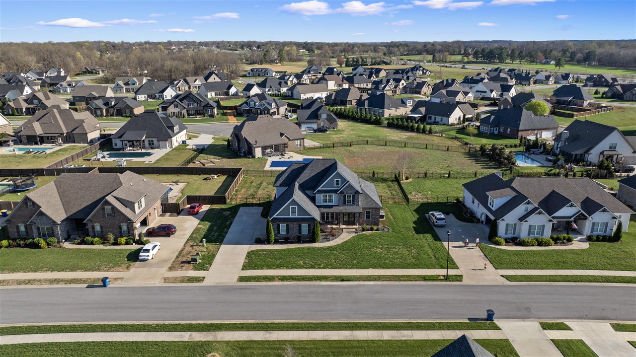 Alvaton, Kentucky, 42122, United States, 5 Bedrooms Bedrooms, ,4 BathroomsBathrooms,Residential,For Sale,1939177