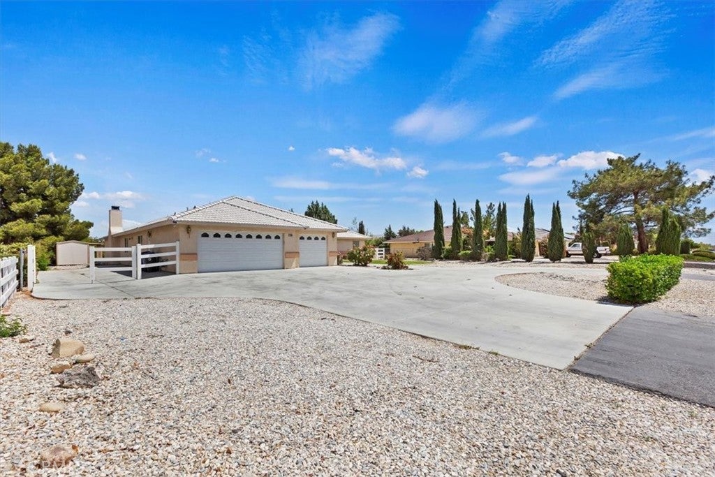 Apple Valley, California, 92308, United States, 7 Bedrooms Bedrooms, ,4 BathroomsBathrooms,Residential,For Sale,1794174