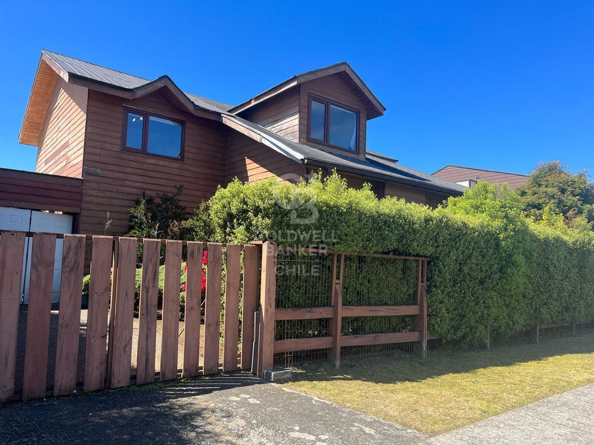 Puerto Varas, Chile, 5 Bedrooms Bedrooms, ,4 BathroomsBathrooms,Residential,For Sale,1908345