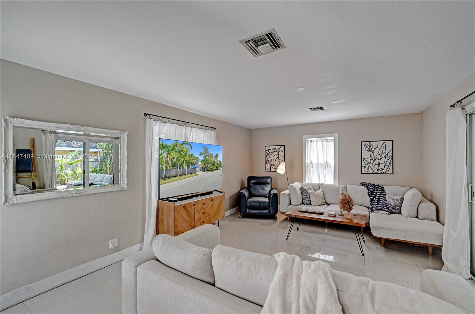 Fort Lauderdale, Florida, 33304, United States, 3 Bedrooms Bedrooms, ,2 BathroomsBathrooms,Residential,For Sale,1901342