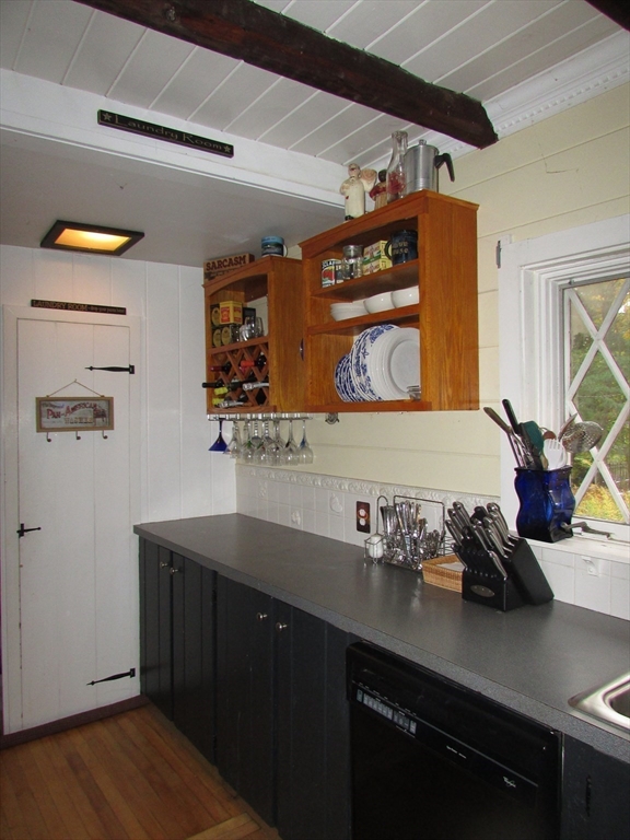 Attleboro, Massachusetts, 02703, United States, 5 Bedrooms Bedrooms, ,2 BathroomsBathrooms,Residential,For Sale,1983996