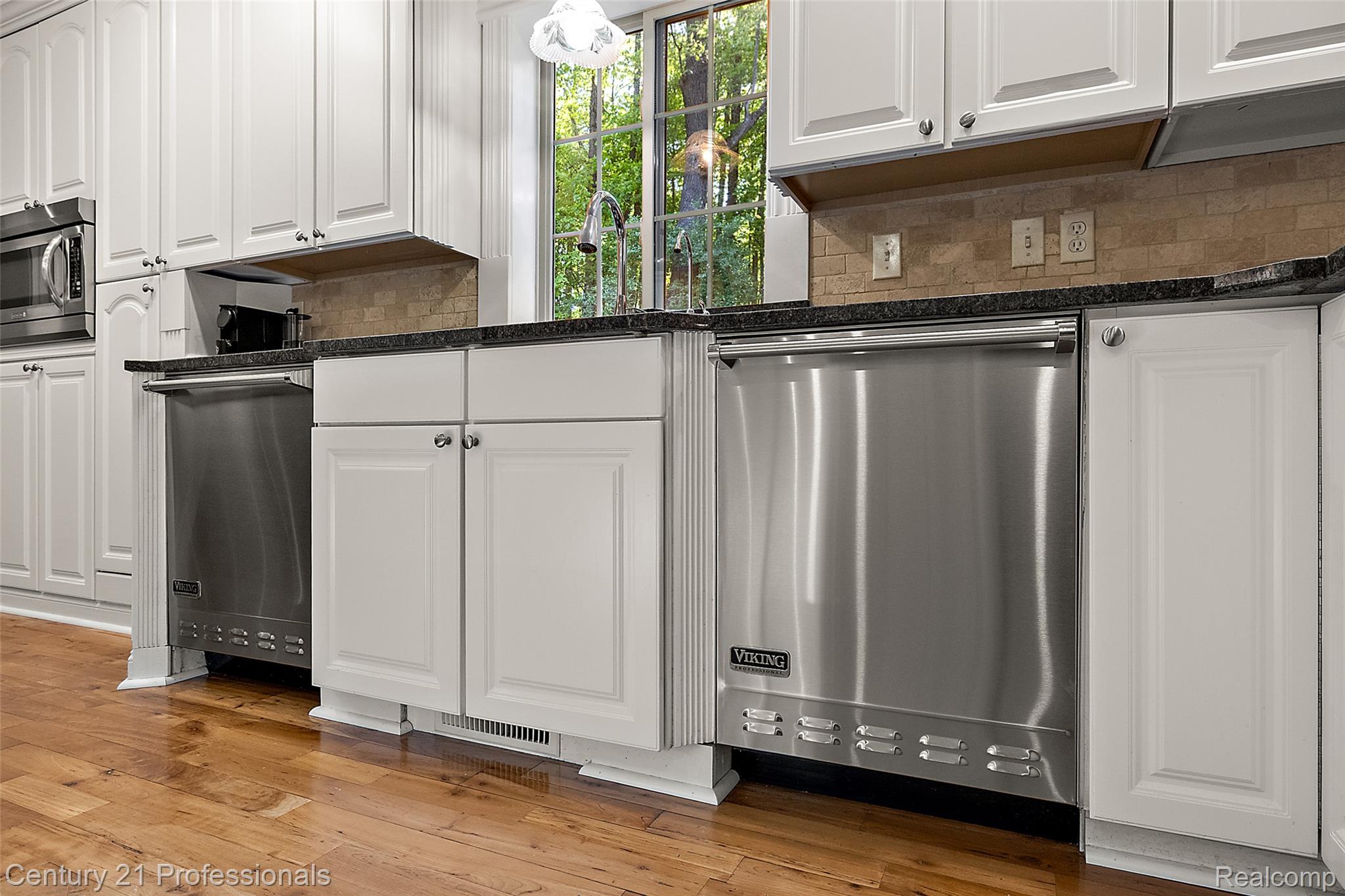 Clarkston, Michigan, 48346, United States, 4 Bedrooms Bedrooms, ,7 BathroomsBathrooms,Residential,For Sale,2048841
