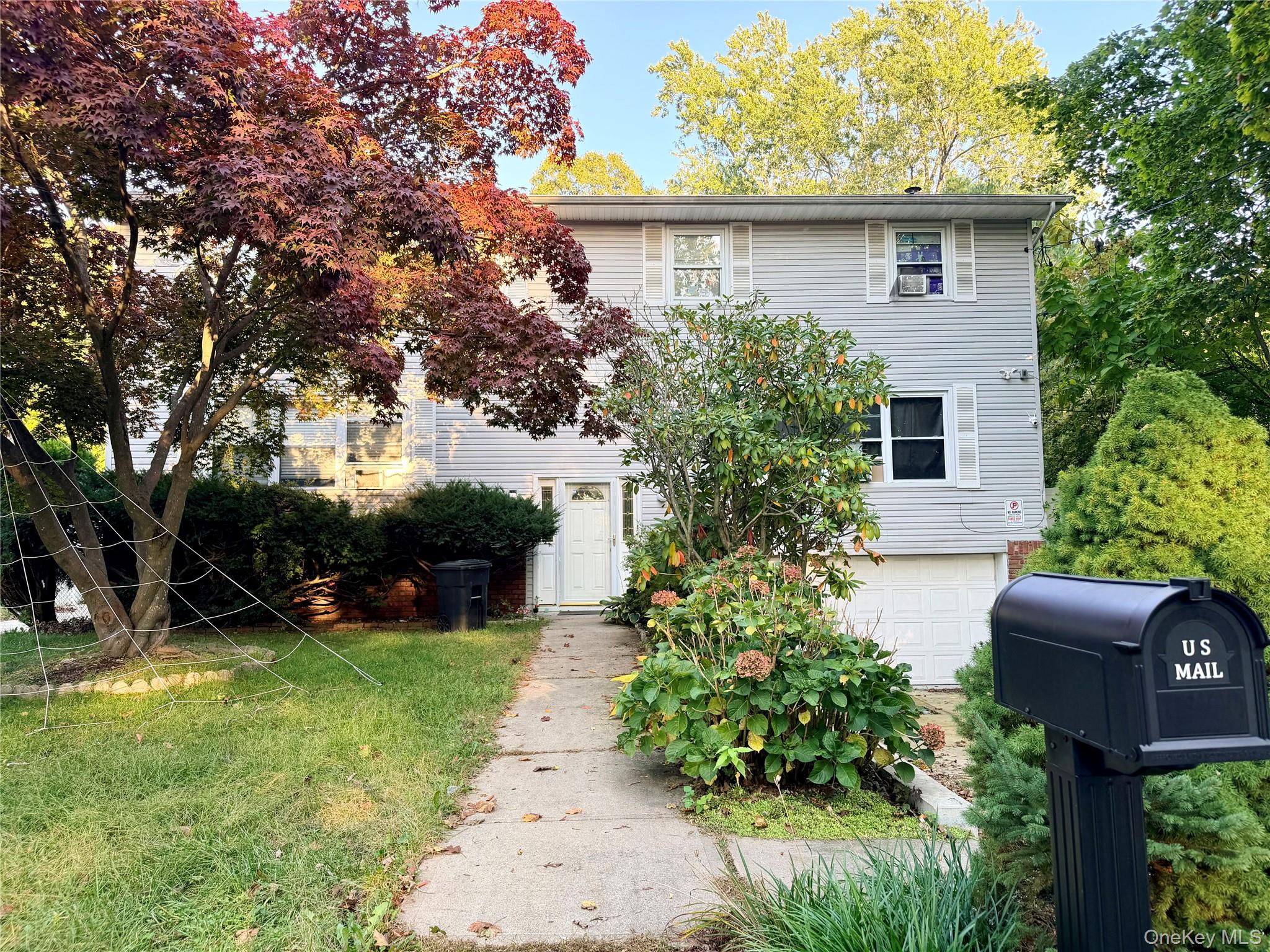 Evergreen Dr, Selden, NY 11784