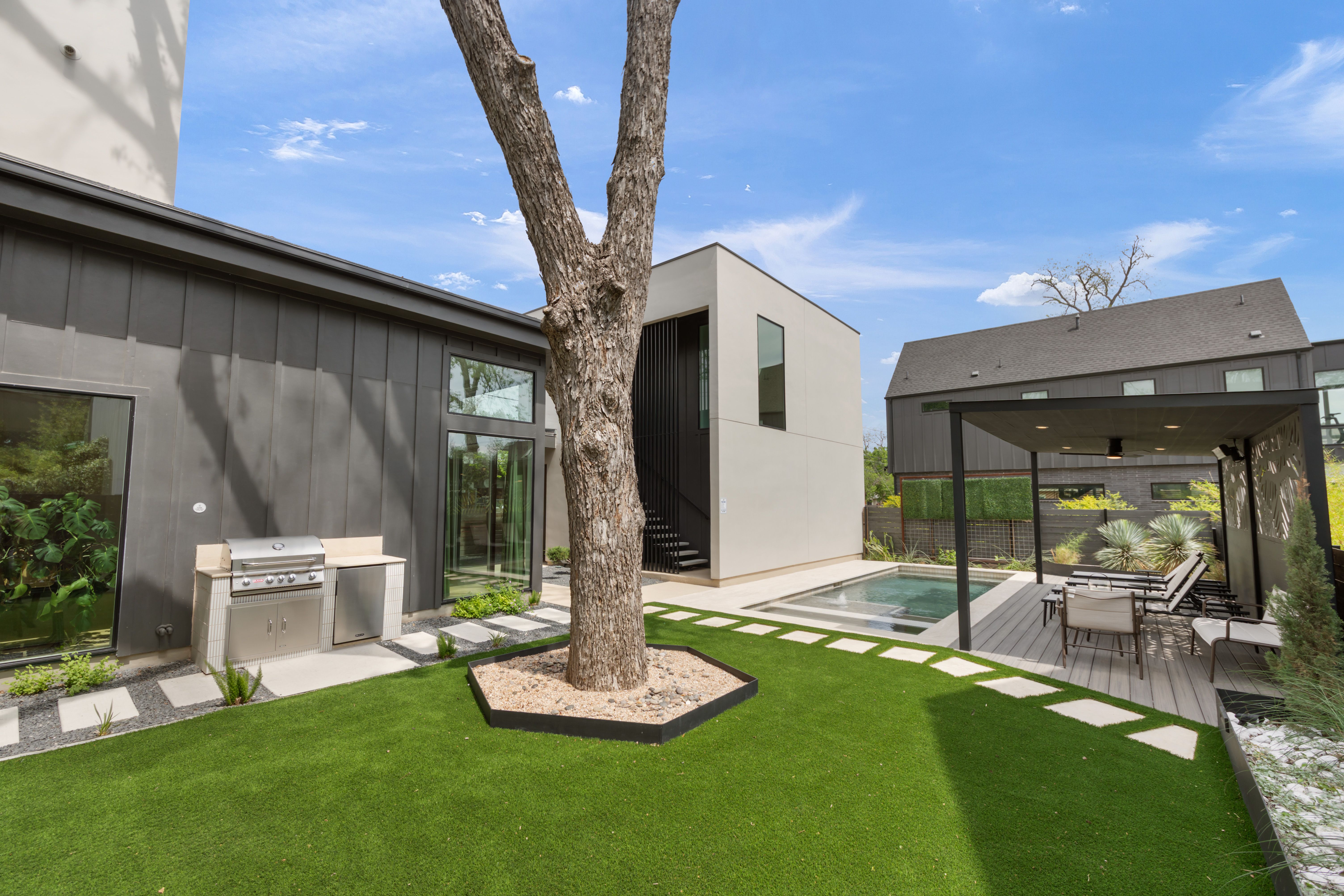  Striking Cobalt Design Home - 物件實景