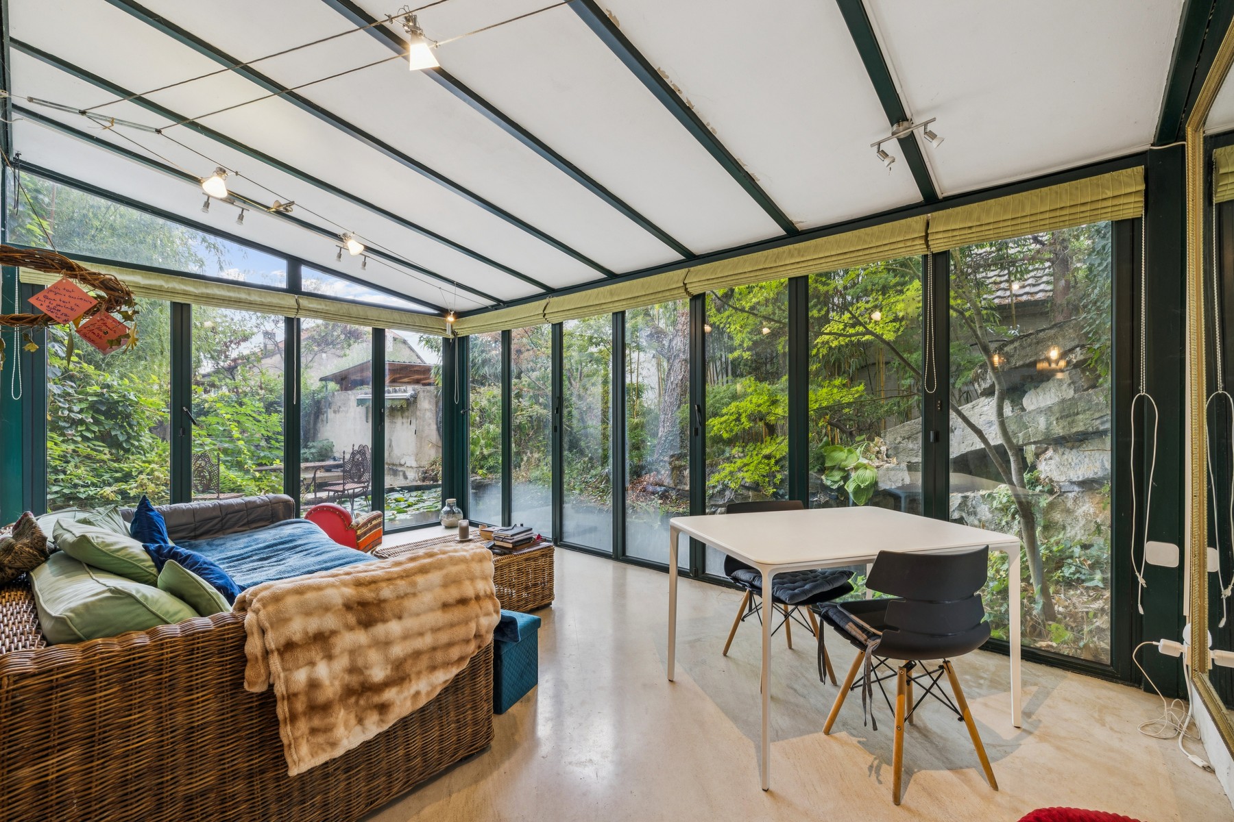  An exceptional village home in the heart of Sullens - 物件實景