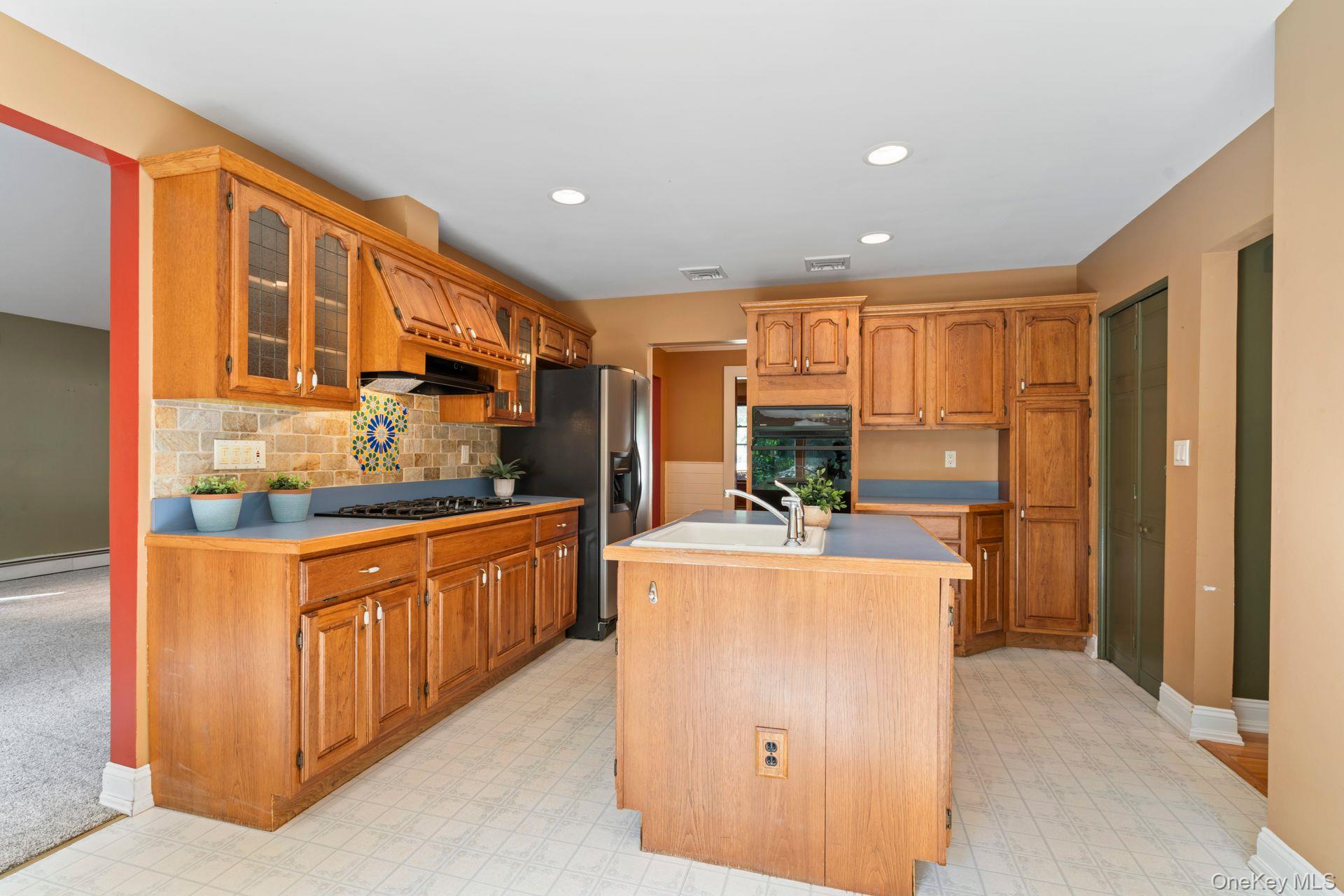 East Northport, New York, 11731, United States, 3 Bedrooms Bedrooms, ,2 BathroomsBathrooms,Residential,For Sale,1942269