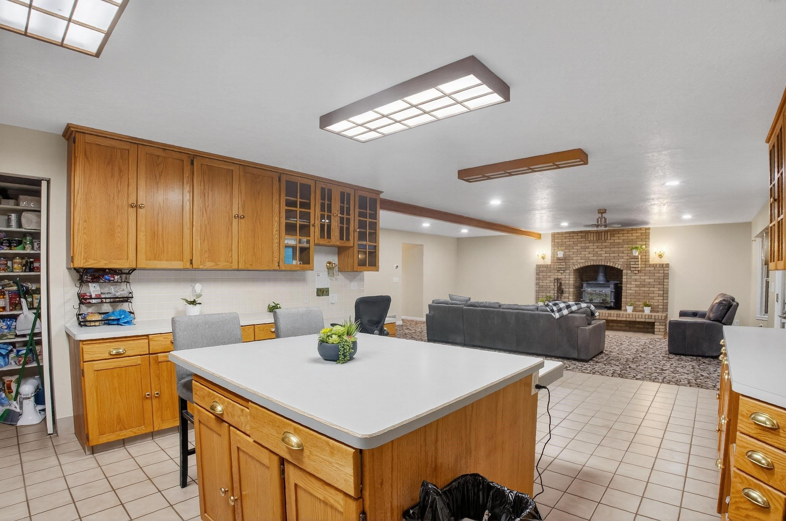 Pocatello, Idaho, 83202, United States, 6 Bedrooms Bedrooms, ,3 BathroomsBathrooms,Residential,For Sale,1981388