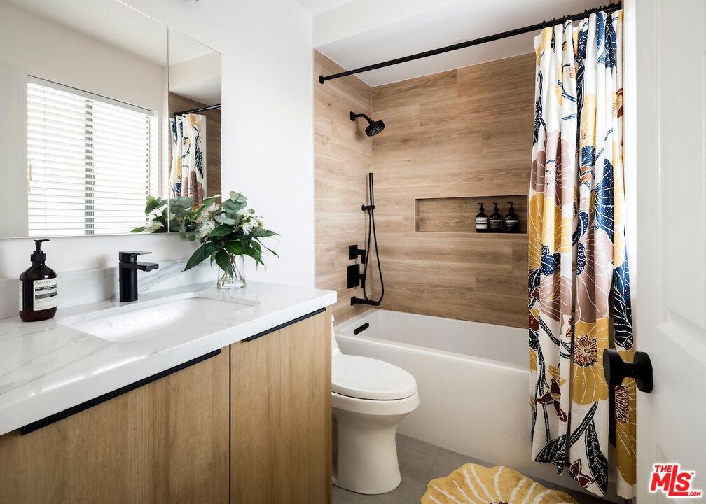 Santa Monica, California, 90403, United States, 2 Bedrooms Bedrooms, ,3 BathroomsBathrooms,Residential,For Sale,1986482