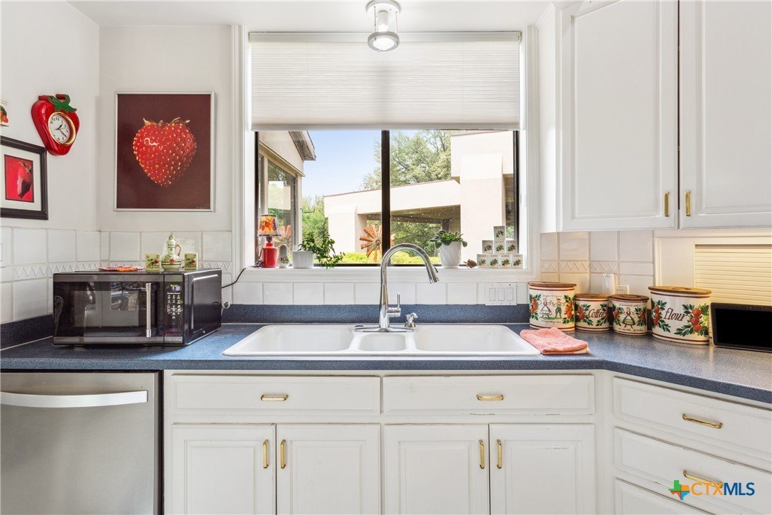 Salado, Texas, 76571, United States, 4 Bedrooms Bedrooms, ,7 BathroomsBathrooms,Residential,For Sale,1977249