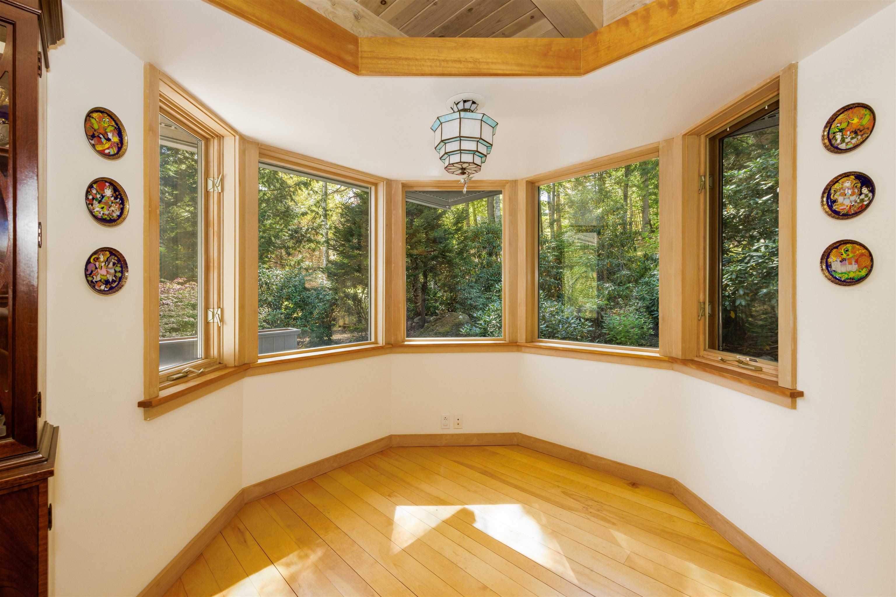 Grantham, New Hampshire, 03753, United States, 4 Bedrooms Bedrooms, ,3 BathroomsBathrooms,Residential,For Sale,1947090