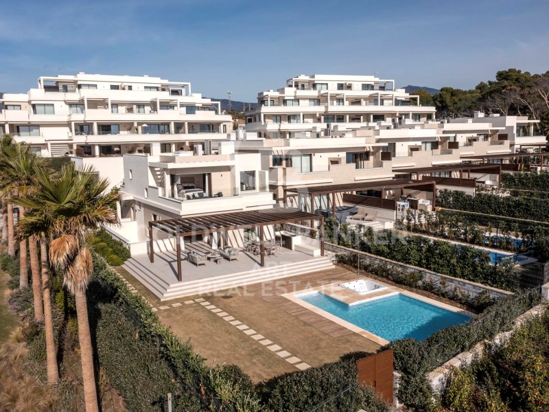 Estepona, Andalusia, ES, 4 Bedrooms Bedrooms, ,3 BathroomsBathrooms,Residential,For Sale,1805041