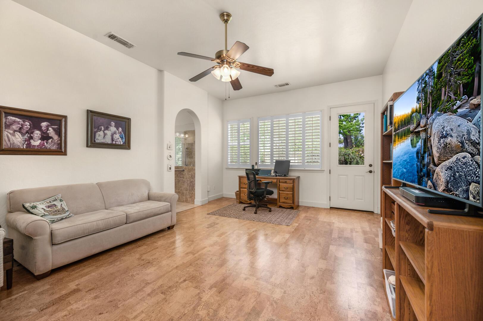 Visalia, California, 93291, United States, 4 Bedrooms Bedrooms, ,3 BathroomsBathrooms,Residential,For Sale,2009986