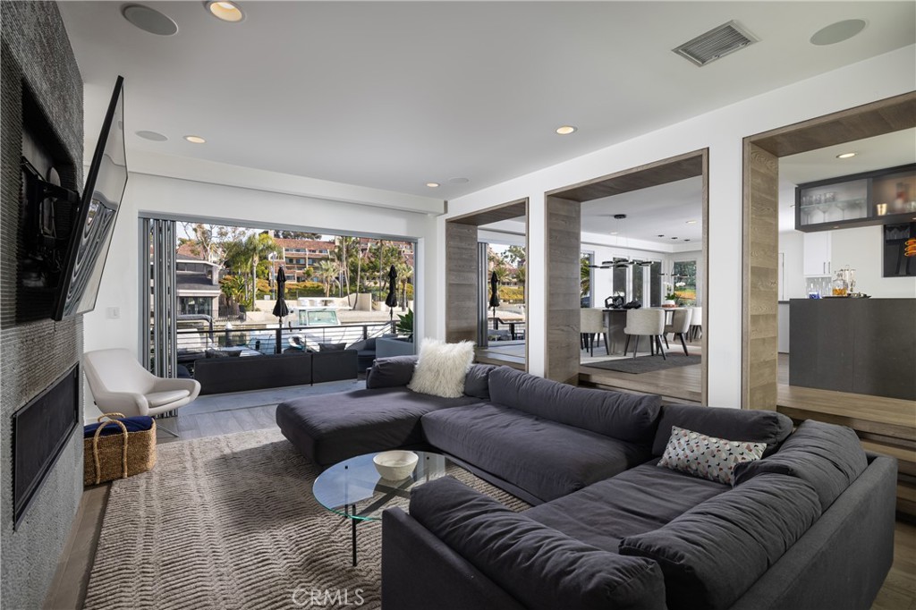Newport Beach, California, 92660, United States, 4 Bedrooms Bedrooms, ,4 BathroomsBathrooms,Residential,For Sale,1751801