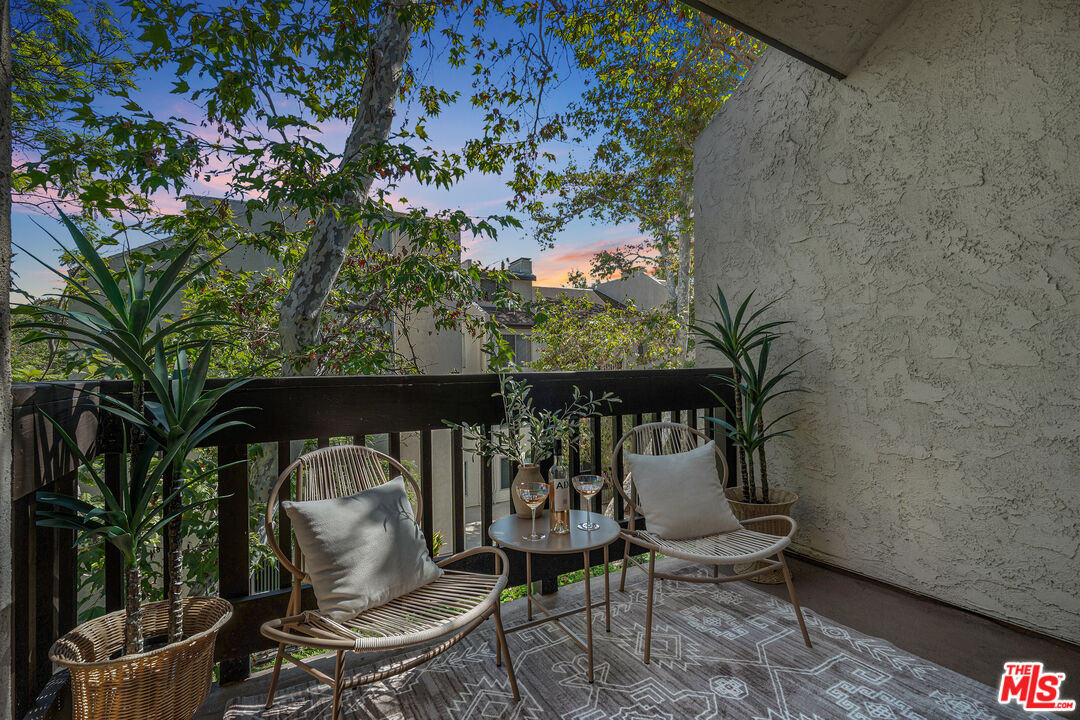 Culver City, California, 90230, United States, 2 Bedrooms Bedrooms, ,2 BathroomsBathrooms,Residential,For Sale,1934689