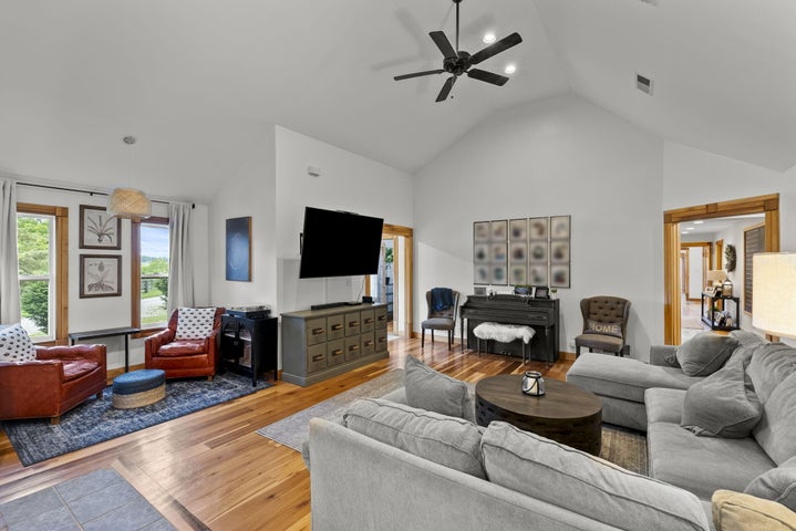 Versailles, Kentucky, 40383, United States, 4 Bedrooms Bedrooms, ,Residential,For Sale,1900700