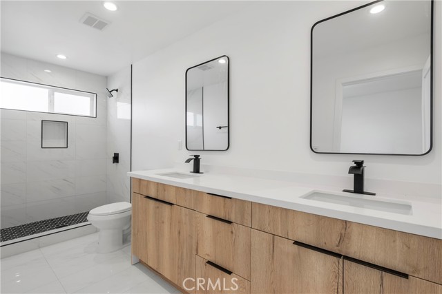 Los Angeles, California, 90023, United States, 22 Bedrooms Bedrooms, ,Residential,For Sale,1763548