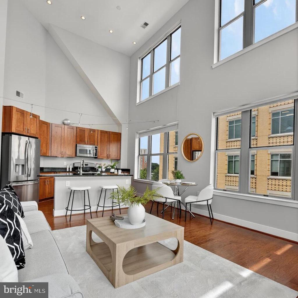 Arlington, Virginia, 22201, United States, 2 Bedrooms Bedrooms, ,2 BathroomsBathrooms,Residential,For Sale,1927773