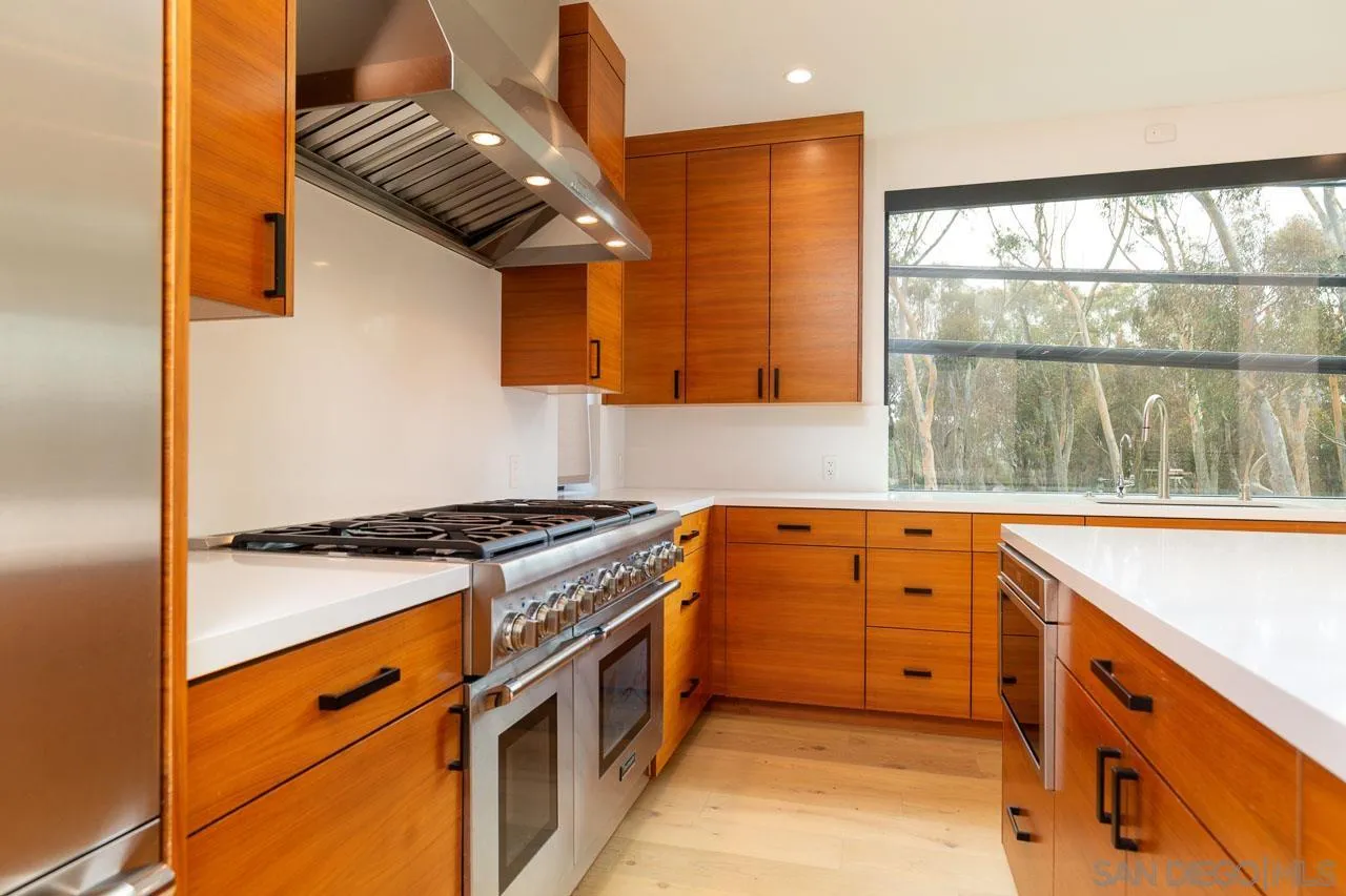 La Jolla, California, 92037, United States, 4 Bedrooms Bedrooms, ,3 BathroomsBathrooms,Residential,For Sale,1992074