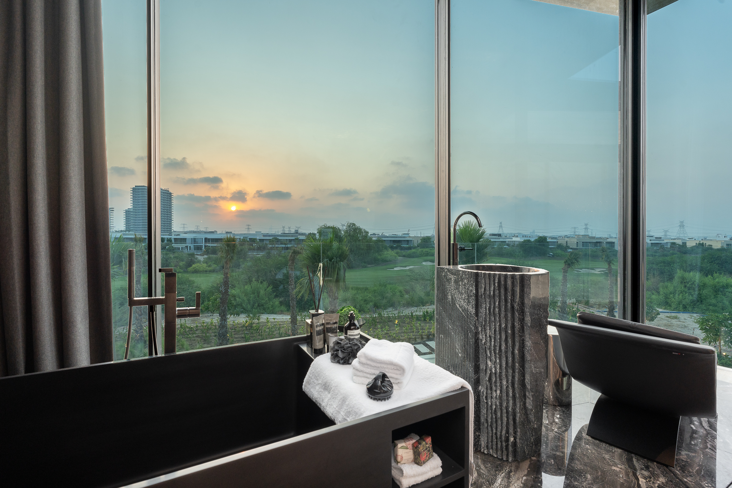  Custom-Built Mansion with Stunning Sunset Views - 物件實景