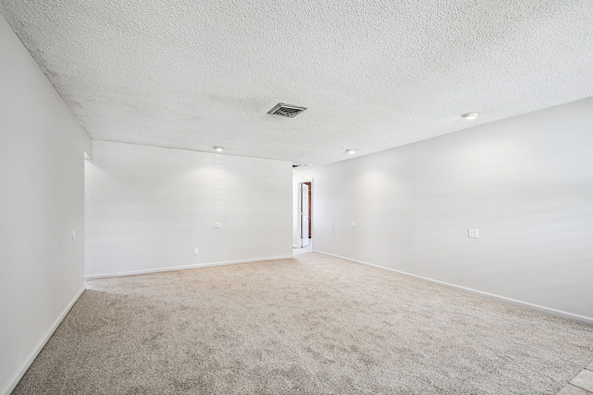 Madeira Beach, Florida, 33708, United States, 4 Bedrooms Bedrooms, ,2 BathroomsBathrooms,Residential,For Sale,2005483