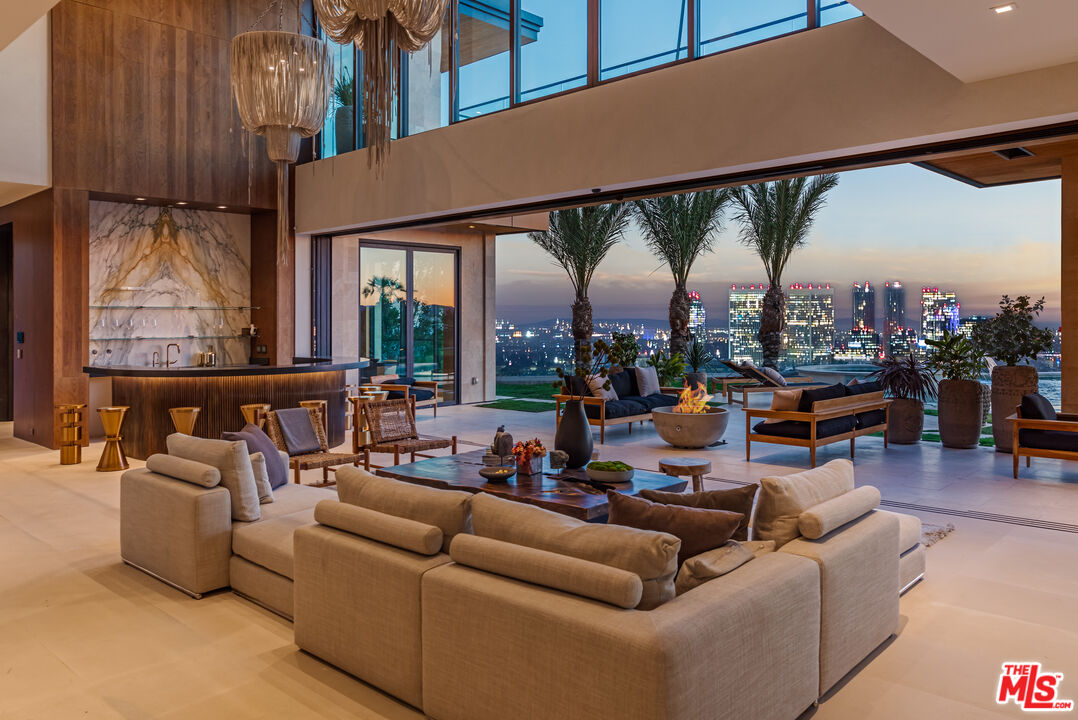 Beverly Hills, California, 90210, United States, 7 Bedrooms Bedrooms, ,11 BathroomsBathrooms,Residential,For Sale,1712391