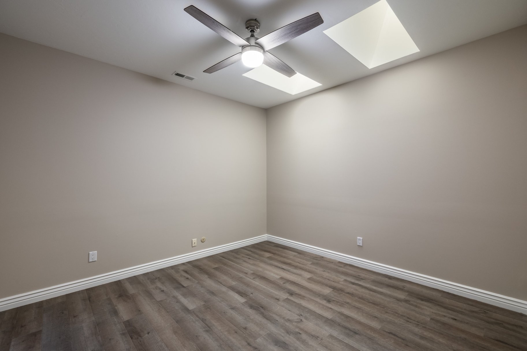  Updated Sandy Home With One of a Kind Location With Unobstructed Mountain Views - 物件實景