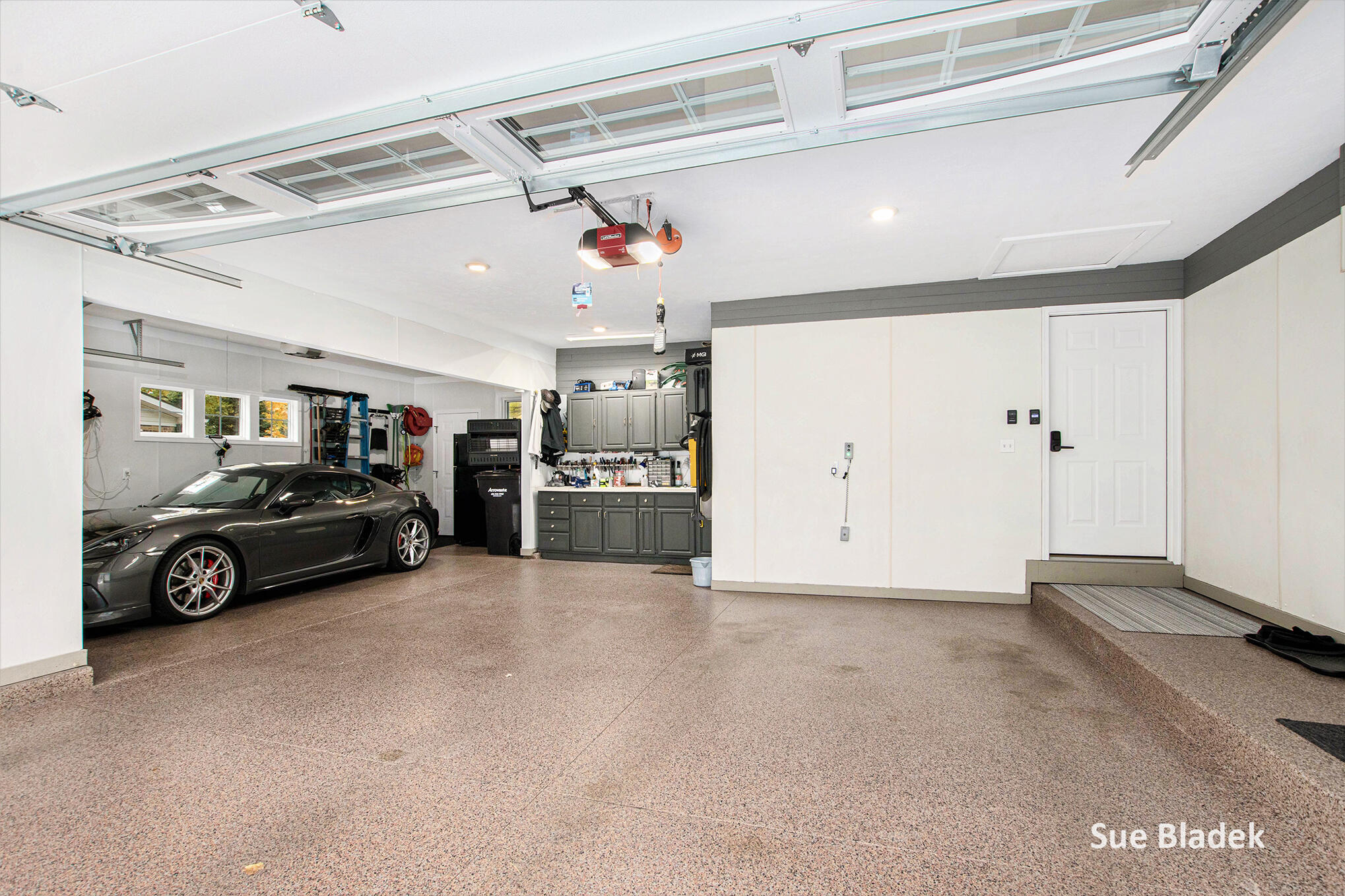 Holland, Michigan, 49424, United States, 3 Bedrooms Bedrooms, ,3 BathroomsBathrooms,Residential,For Sale,1989003