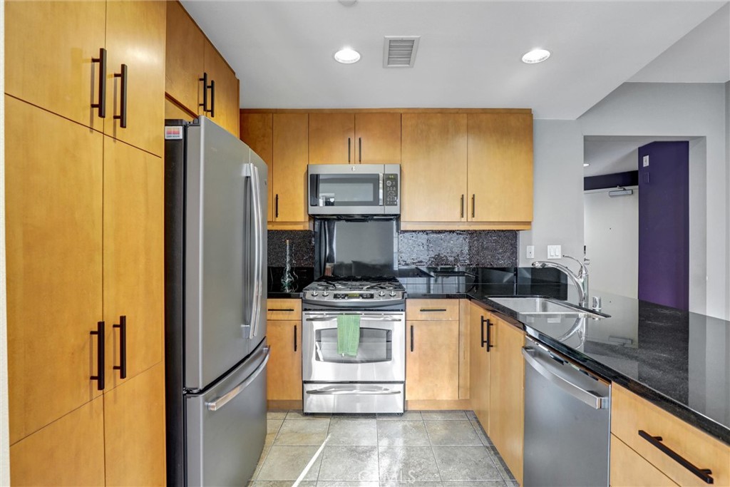 Long Beach, California, 90802, United States, 3 Bedrooms Bedrooms, ,2 BathroomsBathrooms,Residential,For Sale,1921298