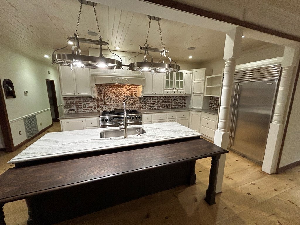 Blue Ridge, Georgia, 30513, United States, 3 Bedrooms Bedrooms, ,4 BathroomsBathrooms,Residential,For Sale,1858948