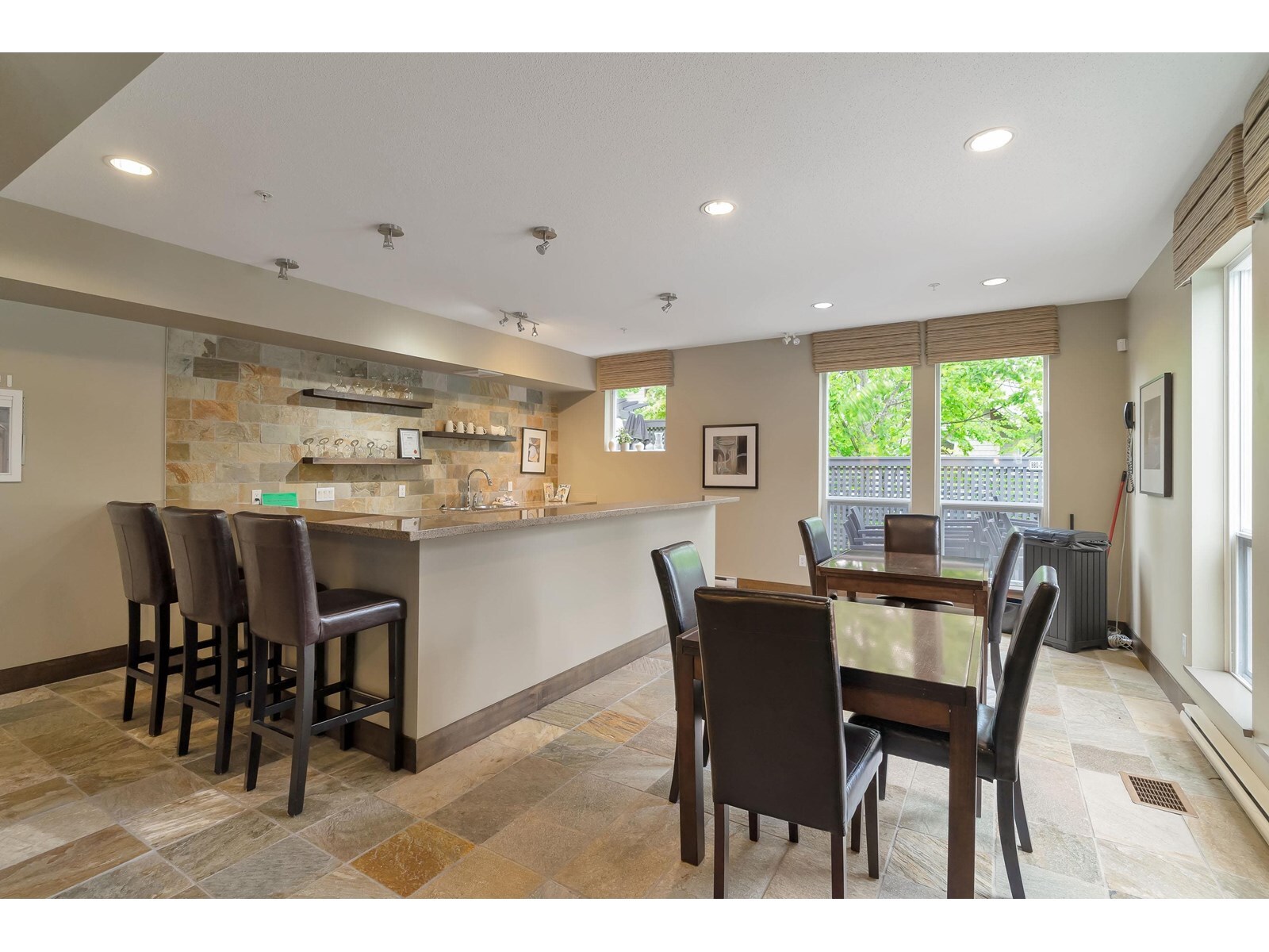 SURREY, British Columbia, V3Z 1P4, CA, 2 Bedrooms Bedrooms, ,2 BathroomsBathrooms,Residential,For Sale,1950245