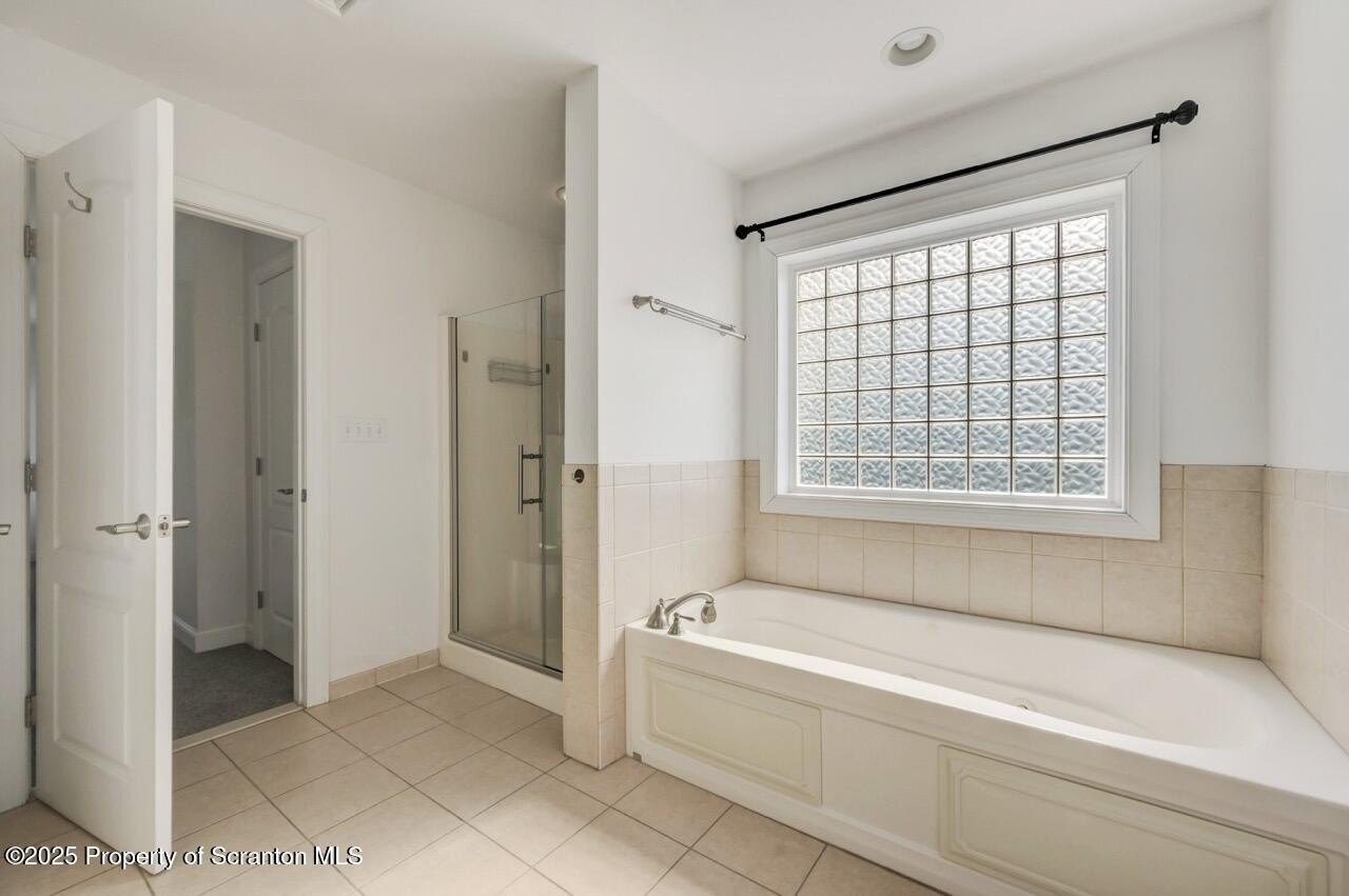 Throop, Pennsylvania, 18512, United States, 3 Bedrooms Bedrooms, ,3 BathroomsBathrooms,Residential,For Sale,1889511