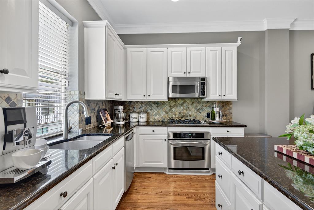 Dallas, Texas, 75219, United States, 2 Bedrooms Bedrooms, ,3 BathroomsBathrooms,Residential,For Sale,1996235