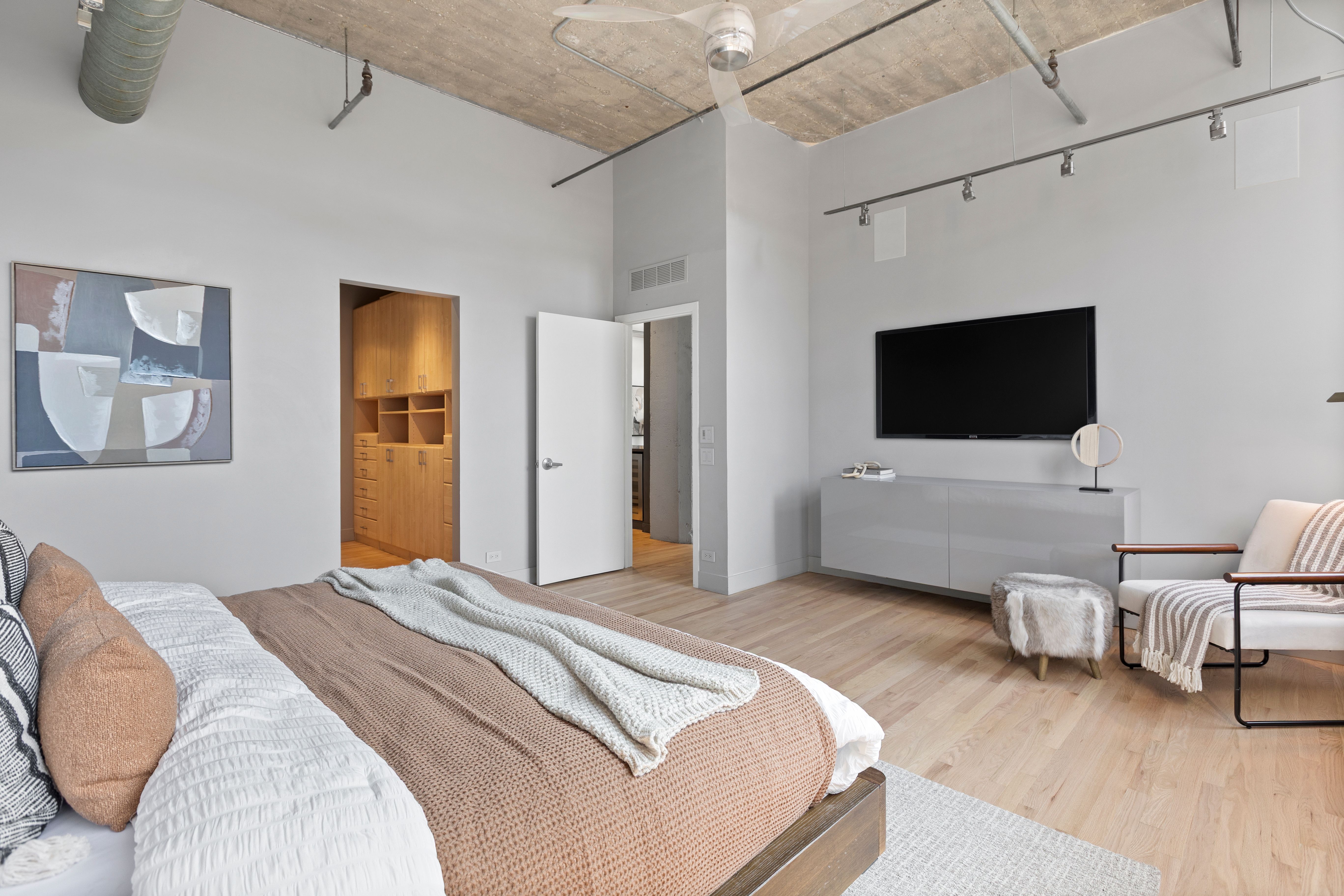  Incredible Southeast CORNER UNIT - 物件實景