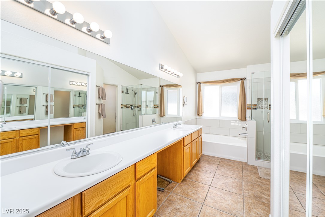 Las Vegas, Nevada, 89129, United States, 4 Bedrooms Bedrooms, ,3 BathroomsBathrooms,Residential,For Sale,1958001