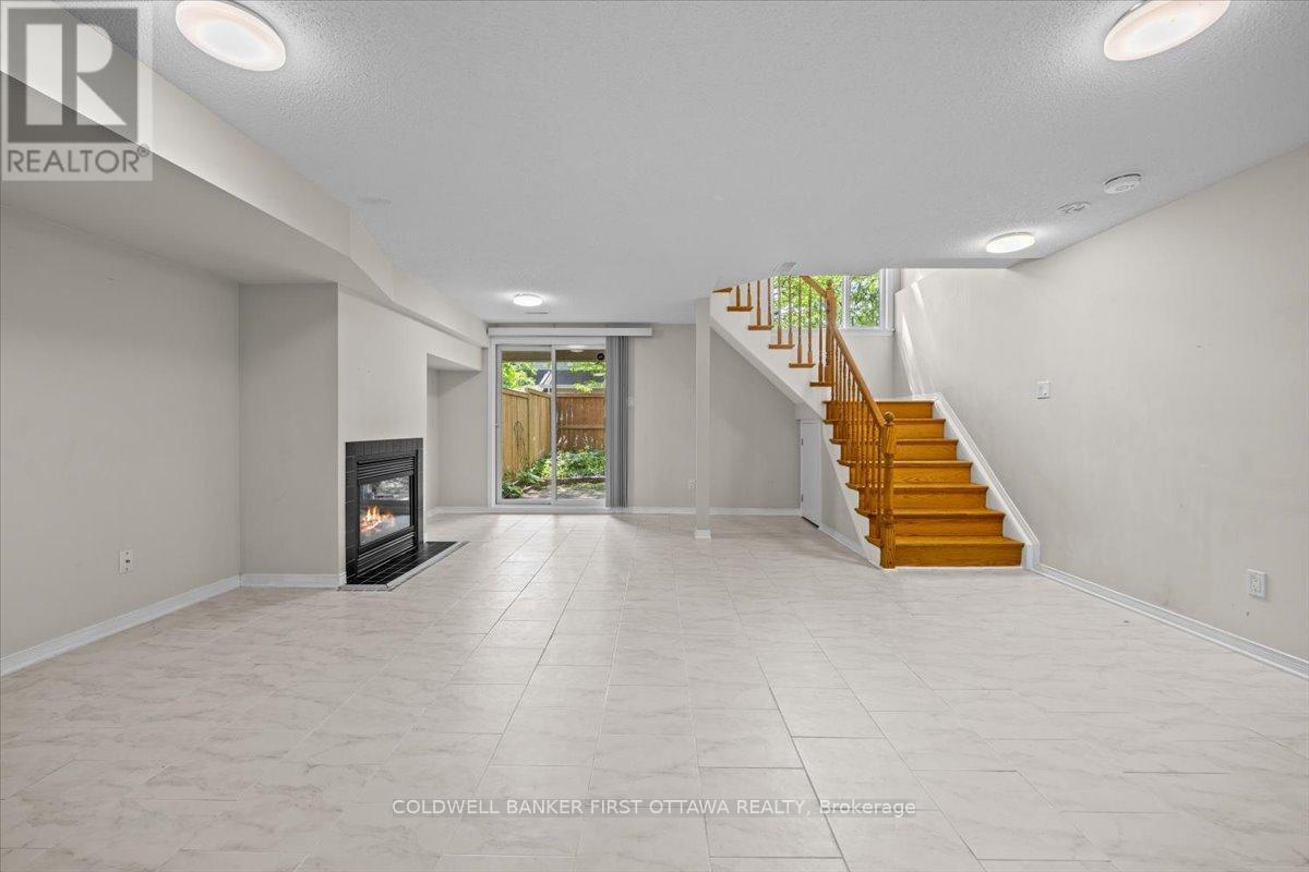 OTTAWA, Ontario, K1J 1J2, CA, 3 Bedrooms Bedrooms, ,1 BathroomBathrooms,Residential,For Sale,1903648