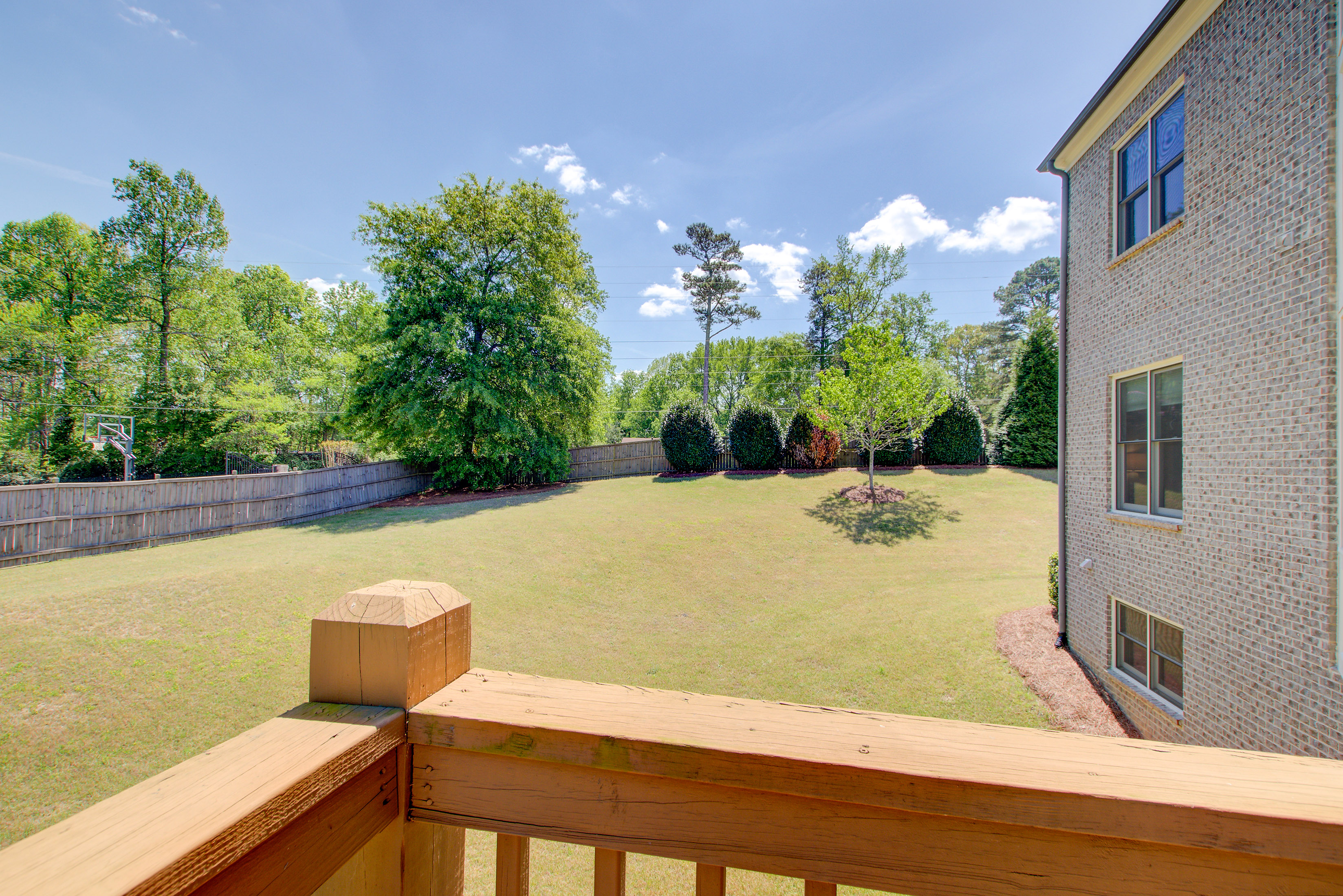  Impeccably Maintained Brick Home with No HOA and an Oversized Lot - 物件實景