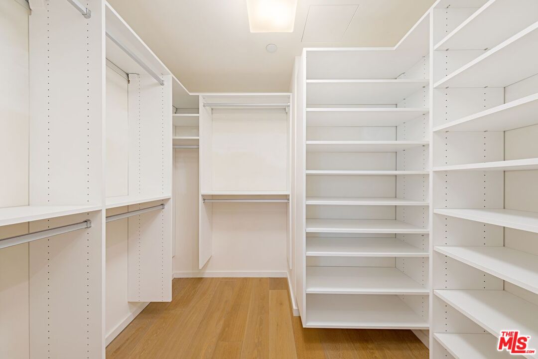 Santa Monica, California, 90401, United States, 2 Bedrooms Bedrooms, ,2 BathroomsBathrooms,Residential,For Sale,2001911