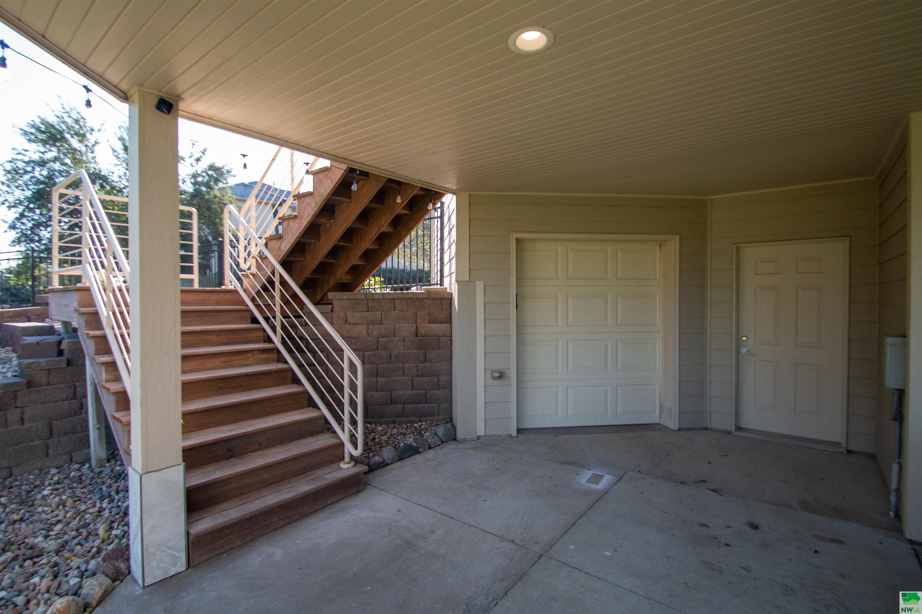 Dakota Dunes, South Dakota, 57049, United States, 5 Bedrooms Bedrooms, ,6 BathroomsBathrooms,Residential,For Sale,1943906