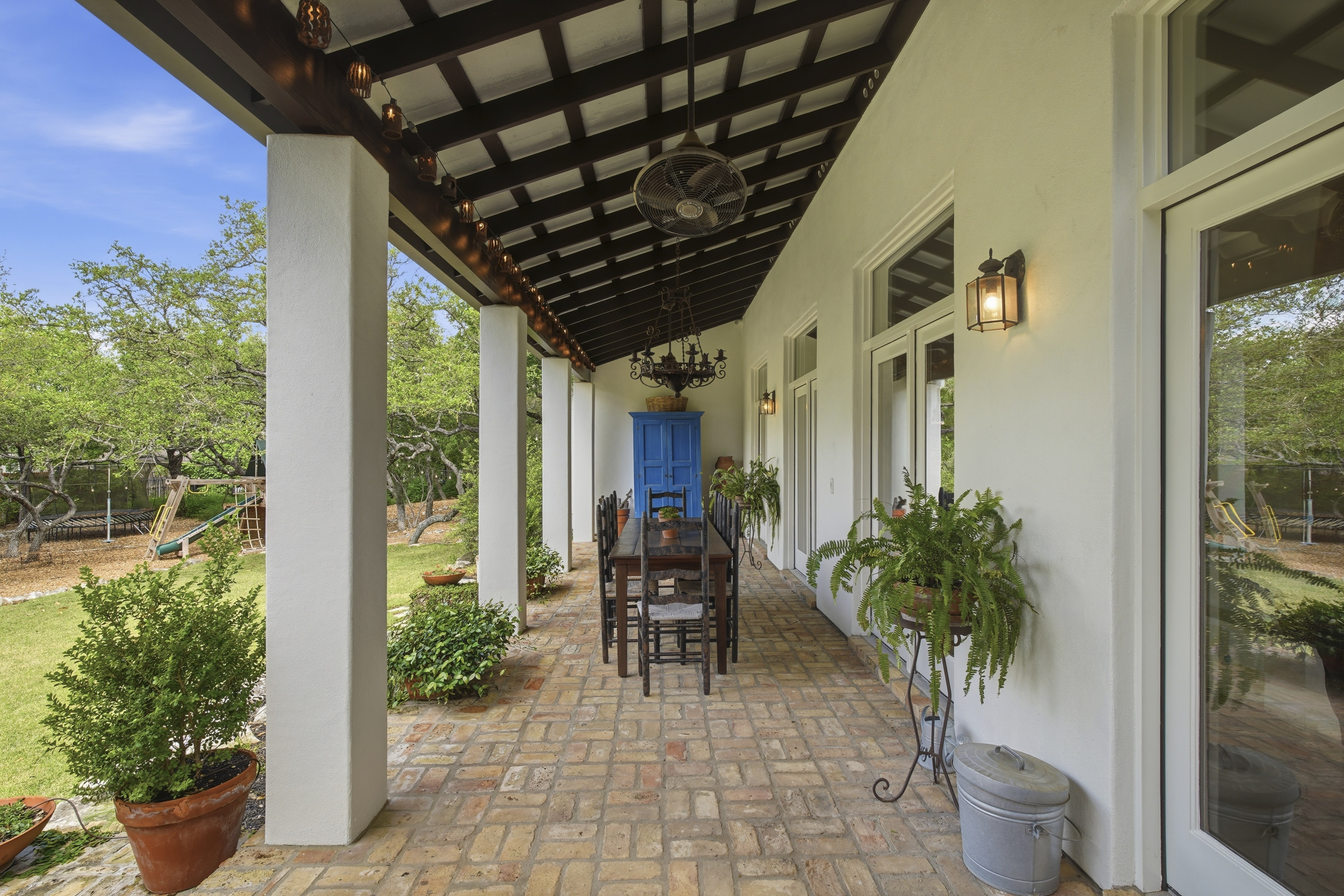  Custom-Designed Home on a 1-Acre - 物件實景