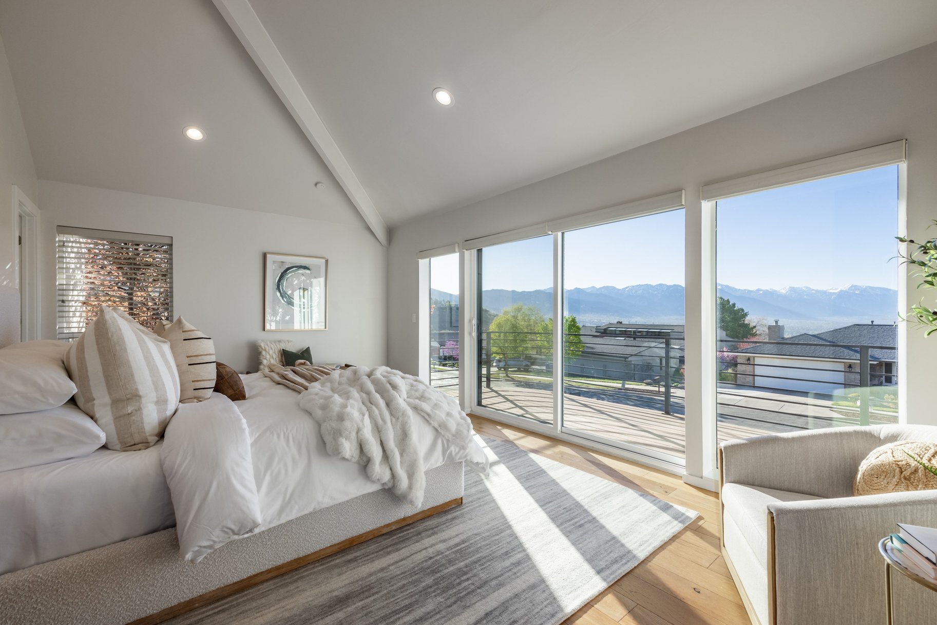  Stunning East Capitol Renovation - 物件實景