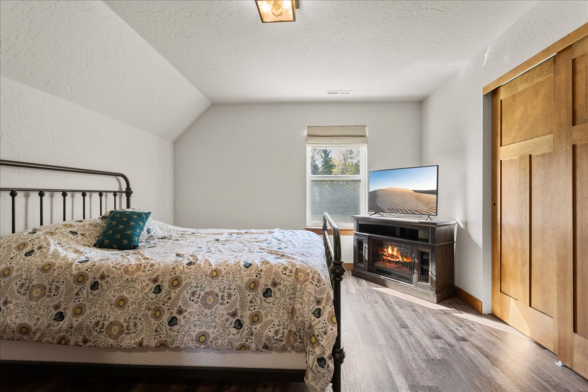 Sagle, Idaho, 83860, United States, 4 Bedrooms Bedrooms, ,3 BathroomsBathrooms,Residential,For Sale,1824083