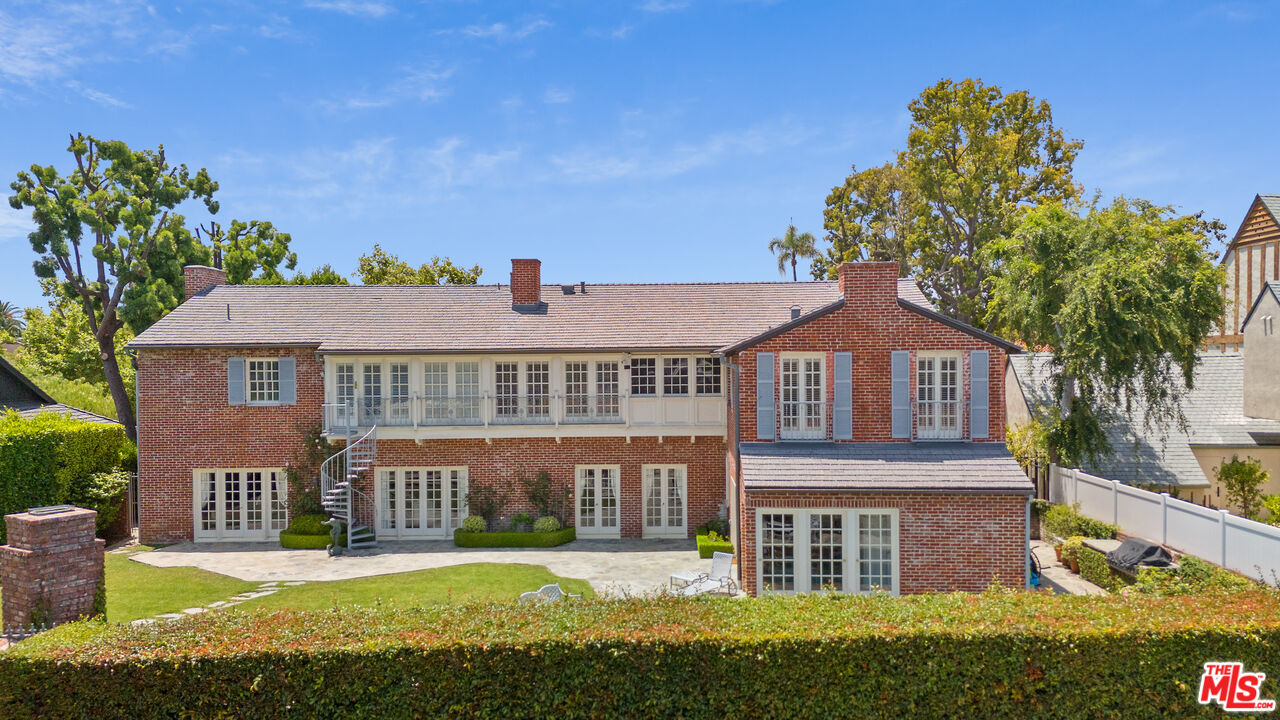 Los Angeles, California, 90004, United States, 6 Bedrooms Bedrooms, ,7 BathroomsBathrooms,Residential,For Sale,1907510