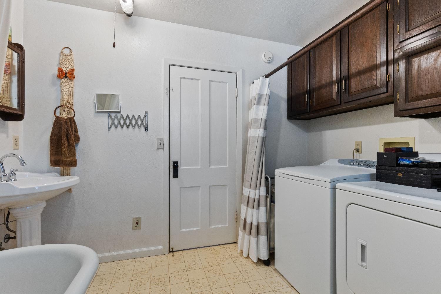 Grass Valley, California, 95945, United States, 2 Bedrooms Bedrooms, ,2 BathroomsBathrooms,Residential,For Sale,1928164