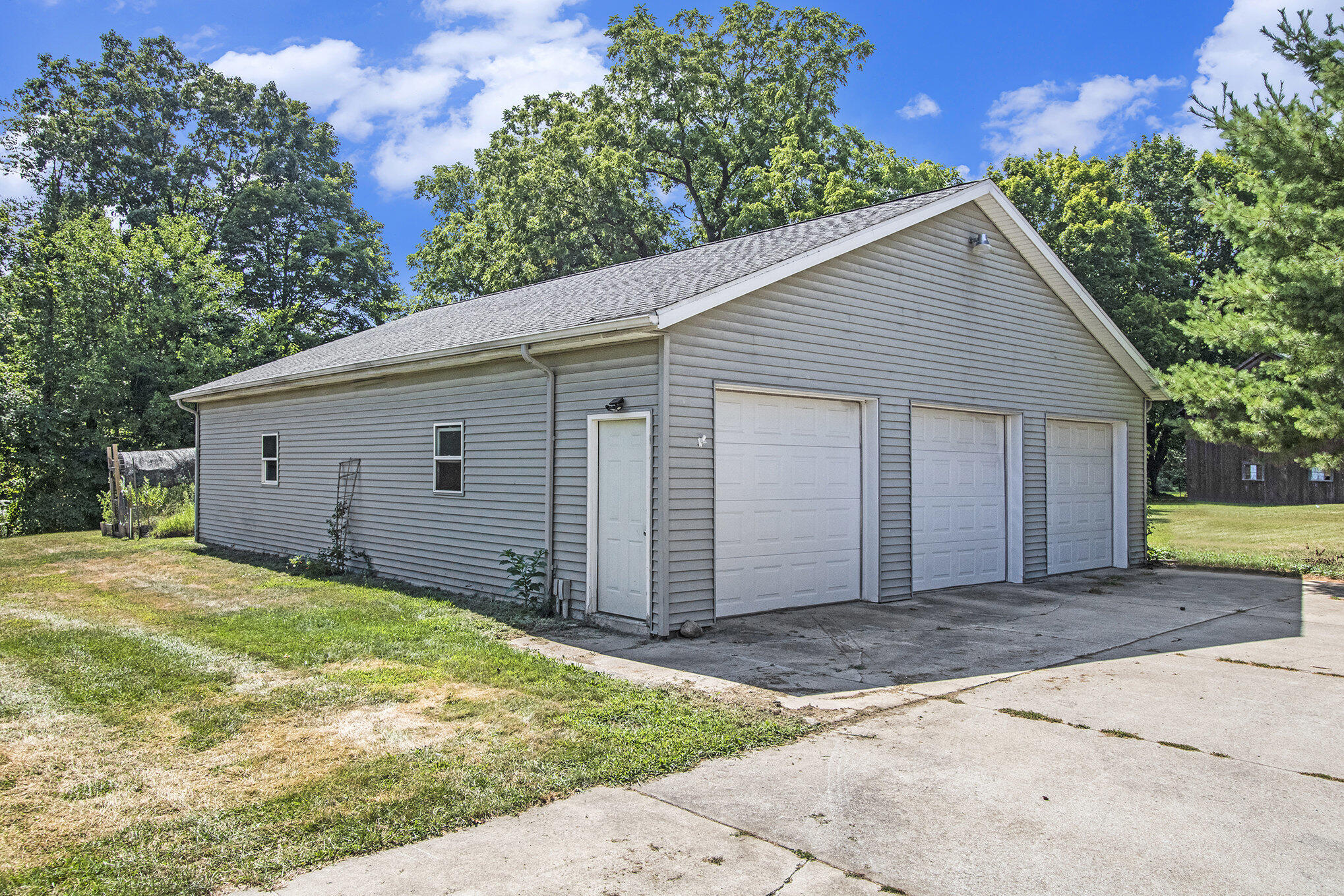 Edwardsburg, Michigan, 49112, United States, 6 Bedrooms Bedrooms, ,4 BathroomsBathrooms,Residential,For Sale,1940260