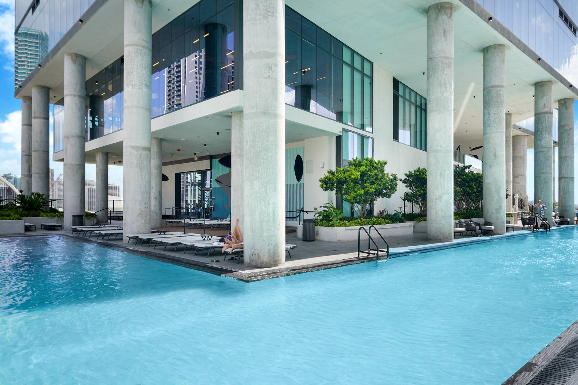  398 NE 5th St, Miami, FL, 33132 - 物件實景