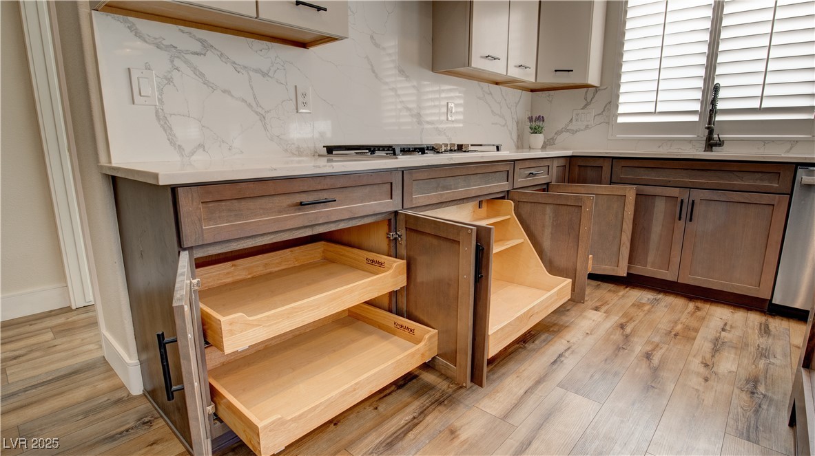 Henderson, Nevada, 89074, United States, 5 Bedrooms Bedrooms, ,2 BathroomsBathrooms,Residential,For Sale,2003072