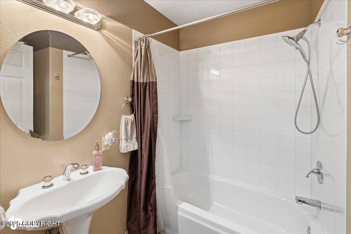 Kenai, Alaska, 99611, United States, 4 Bedrooms Bedrooms, ,2 BathroomsBathrooms,Residential,For Sale,1985692