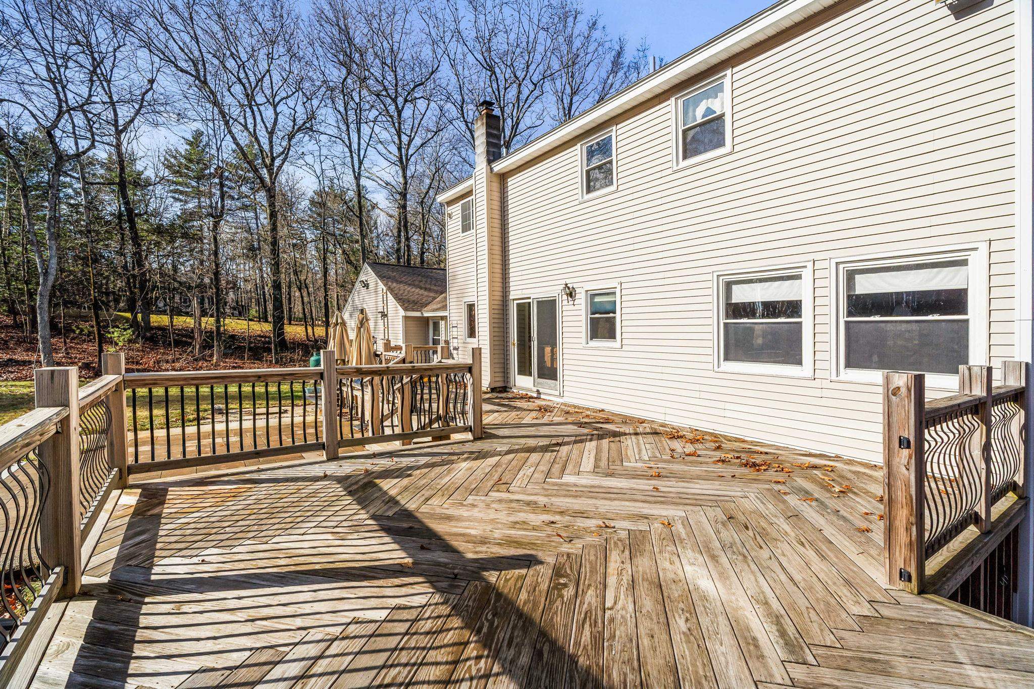 Londonderry, New Hampshire, 03053, United States, 3 Bedrooms Bedrooms, ,4 BathroomsBathrooms,Residential,For Sale,2002282